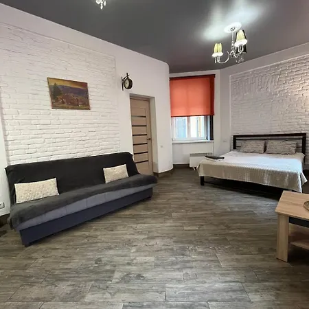 Apartment Shpytalna є світло