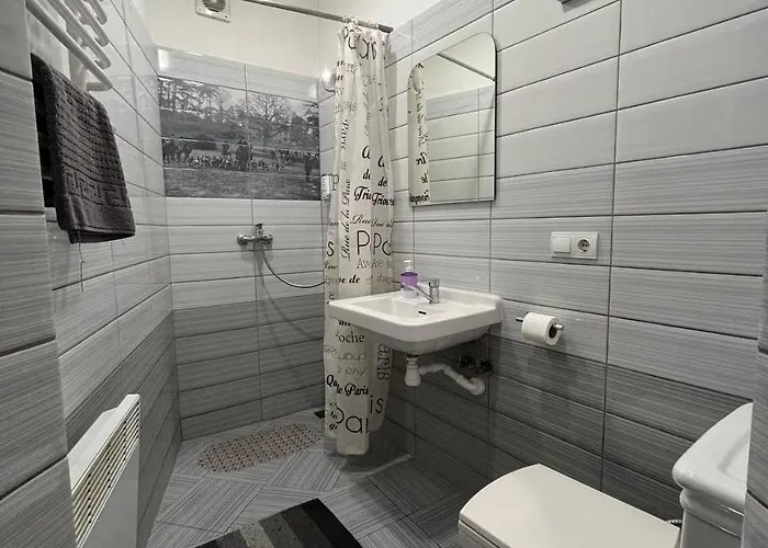 Apartamento Shpytalna є світло