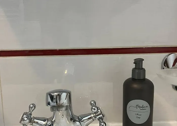 Shpytalna є світло アパート *